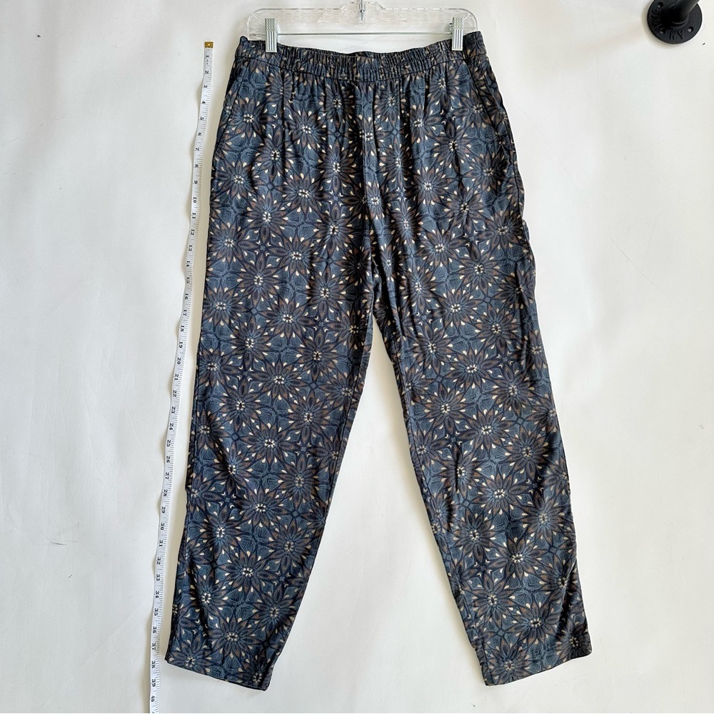 H&M Patterned Flowy Tapered Pant